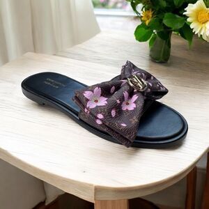 NWT Louis Vuitton x Murakami Lily Flat Mules (35/5)